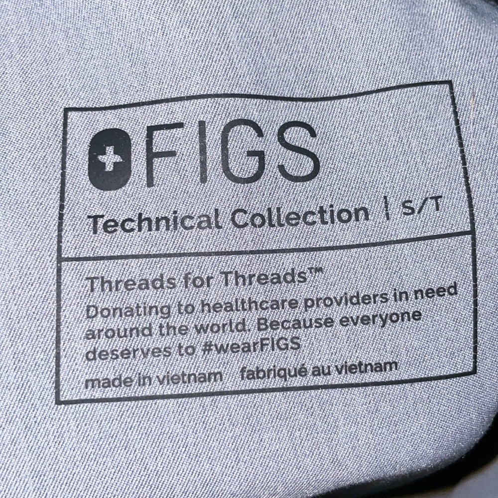 FIGS Catarina Scrub Tops for Women — Classic Fit, 1 Pocket FIGS YOLA pants XS/SM - Picture 11 of 17